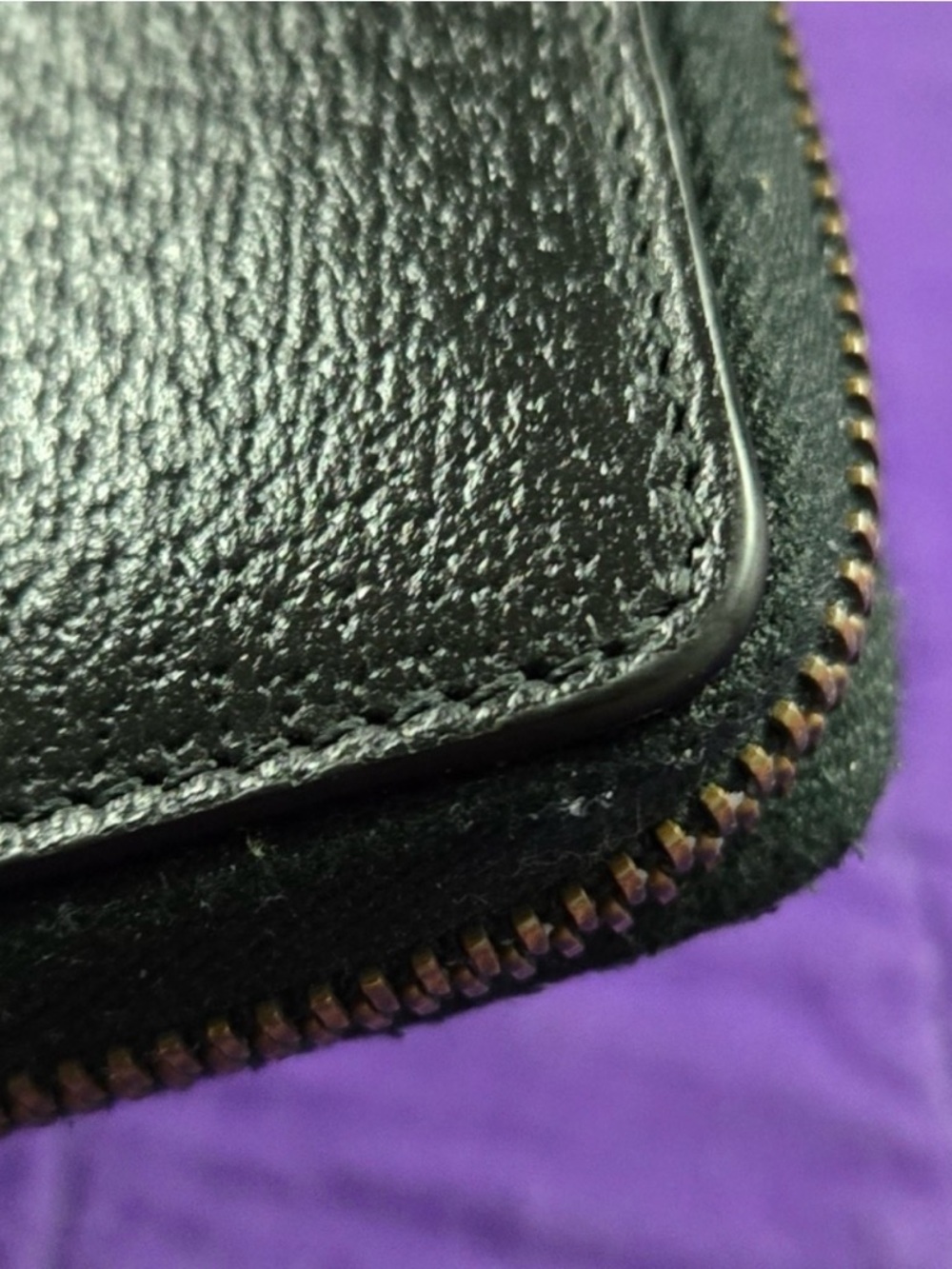 Gucci Animalier Bee black Leather Zip Around Wallet. - Picture 7 of 17